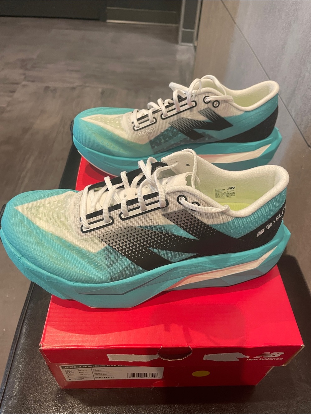 New Balance Women's FuelCell SuperComp Elite running shoe size 8.5 B - Picture 2 of 7